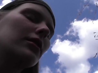 Любительский анал на природе с сельской девкой